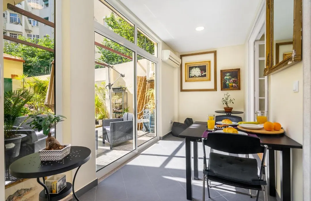 Whome | Alameda Patio Hideaway-1